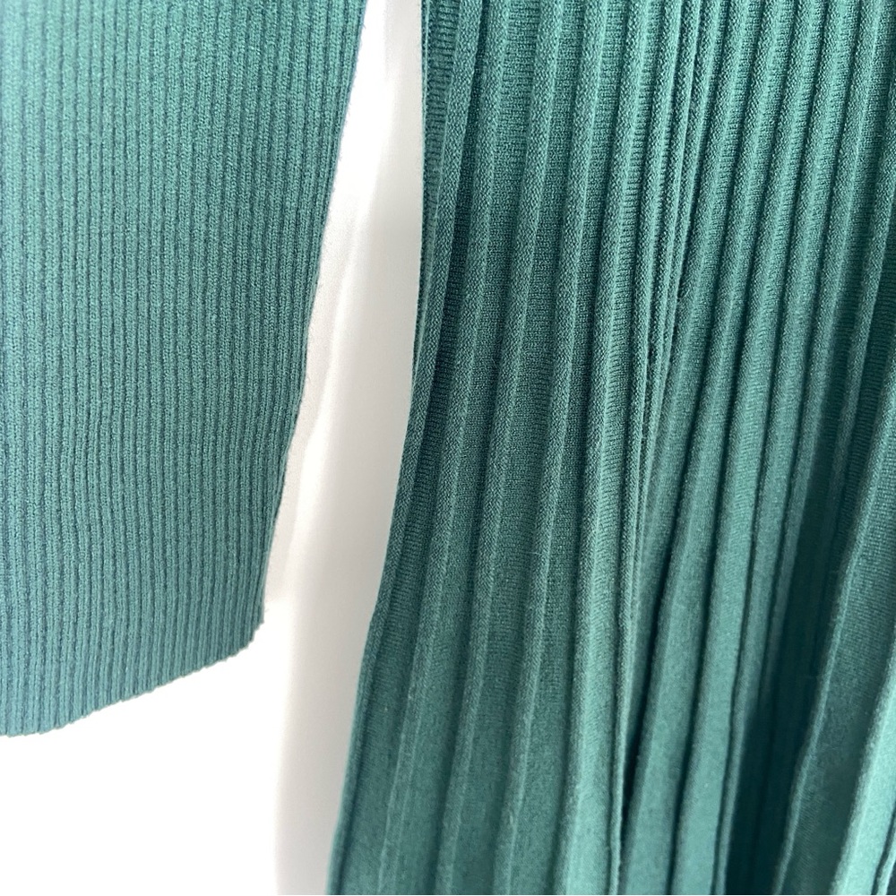 NEWSHOWS DEEP GREEN WRAP STYLE SURPLICE KNIT DRESS WITH PLEATED STYLE SKIRT, XL - Picture 10 of 11